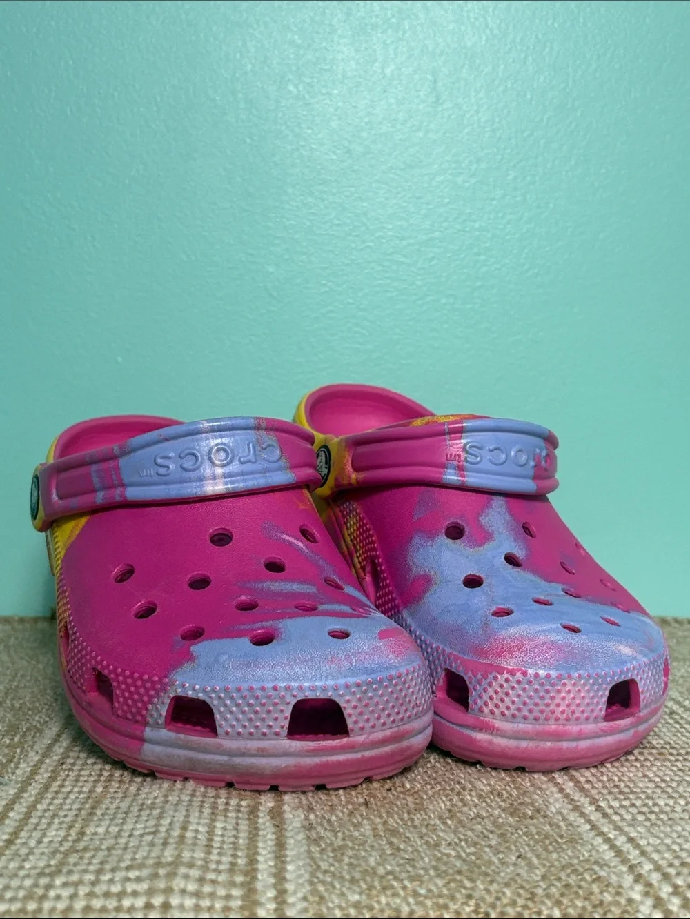CROCS Kids Classic Ombre Clogs With Heel Strap. Multi Color/Tie Dye. Size— J 2